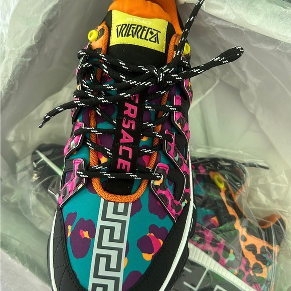 Am selling my versace trigreca shoes that I get for Christmas us10 - Picture 1 of 3